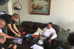 ŽIVĚ: Jak Jiří Paroubek vysvětlí miliony z trezoru? Sledujte expremiérův brífink