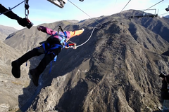 Nový Zéland nabízí dobrodruhům novou atrakci, které se taky přezdívá "lidský prak"