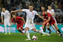 fotbal, Liga národů 2018, Portugalsko - Polsko, Arkadiusz Milik vyrovnává z penalty na konečných 1:1