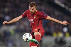 fotbal, Liga mistrů 2017/2018, AS Řím - FC Liverpool, Edin Džeko střílí gól