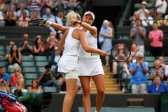 Kateřina Siniaková a Barbora Krejčíková ve finále čtyřhry Wimbledonu 2018