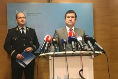 Ministr vnitra Jan Hamáček společně s prvním náměstkem policejního prezidenta Pavlem Vonáškem