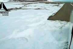 Věčně zamrzlé letiště. Opuštěnému letišti se piloti raději vyhýbají