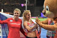 Irena Šedivá a Nikola Ogrodníková ve finále oštěpu