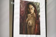 Výstava aktů vyvolala v Tádžikistánu rozruch. Malířce vyhrožují smrtí