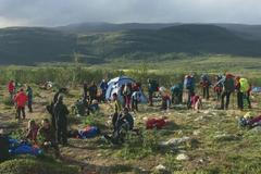 O pětidenní závod v divočině je velký zájem. Do Švédska míří lidé z celého světa