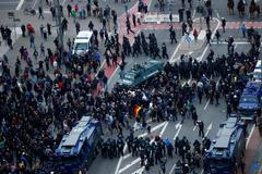 Policie zasahuje při protestním průvodu saským městem Chemnitz.