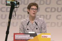 Volbu přijímám a děkuji za důvěru, vzkázala nová předsedkyně CDU Krampová-Karrenbauerová