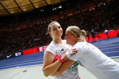 ME v atletice v Berlíně 2018: Radost polských koulařek (vlevo Paulina Gubová, vpravo Klaudia Kardaszová)