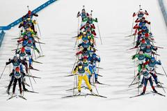 Start závodu biatlonistek s hromadným startem na ZOH 20118