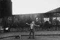 Markéta Luskačová: Man singing on Brick Lane, London, 1982