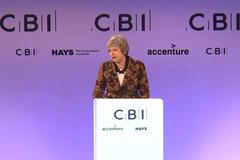 Občané členských zemí unie už nebudou předbíhat ve frontě, tvrdí britská premiérka