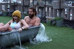 Otužilci na střeše Lucerny