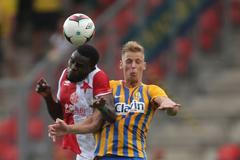 Michael Ngadeu v ligovém zápase Slavia - Opava.