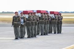 Přílet padlých vojáků na letiště Ruzyně, pieta, rakve