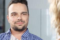 Měří jen 135 cm. Učím se s tím žít, handicap mě donutil rychleji dospět, říká Ouvín