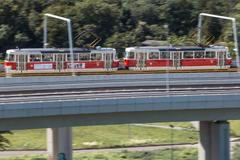 ilustrační fotografie, doprava v Praze, auto, vlak, tramvaj, pohyb, jízda, MHD, DPP, 2017