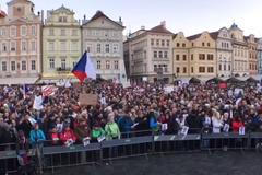 Demisi, demisi, volal dav na Staroměstském náměstí. Lidé požadovali Babišův odchod