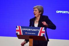 Theresa Mayová přitančila na pódium na konferenci Konzervativní strany.