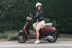 Kultovní skútr Vespa Primavera slaví 50 let. Ukázal "limitku"