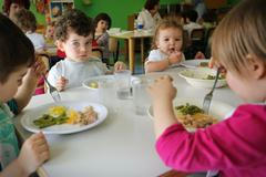 mateřská škola obědy ilustrační děti ilustrace oběd jídlo