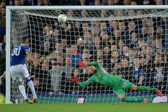 fotbal, anglický Ligový pohár 2018/2019, Everton - Southampton, Richarlison neproměňuje penaltu v rozstřelu