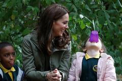 Vévodkyně Kate ukončuje třetí mateřskou. Ke královským povinnostem se vrací pět měsíců po porodu