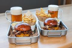 Tohle je korýtko štěstí. Sem na skvělý hamburger s hranolky