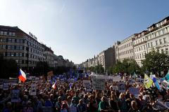 Demonstrace proti Babišovi na Václavském náměstí 5. června 2018, pořádal Milion chvilek pro demokracii