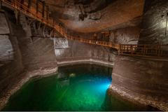 Tomáš Sentpetery: Look Deeper (podzemí velkoměst)