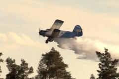 Na Mladoboleslavsku hoří louky a lesy, hasiči zasahují pomocí vrtulníku a letadel