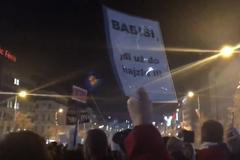 Demisi, demisi, volaly davy protestujících lidí v centru Prahy po odchodu premiéra