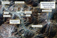 Jeden ze snímků utajených severokorejských základen a vojenských objektů, zveřejěných Centrem pro mezinárodní a strategická studia.