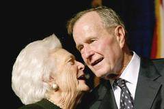 George Bush starší obrazem: Válečný letec, sportovec, šéf CIA, politik i hlava klanu