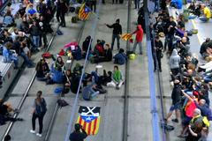 Katalánští separatisté zablokovali vlakovou stanici v Gironě