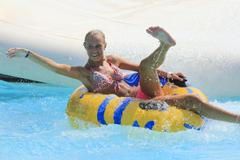 Na koupaliště v rouškách: Těžko donutíte lidi, aby se neshlukovali, říká Šťastný