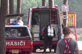 Policii a záchranku volali návštěvníci, areál jezera Lhota nic nedělal, říká návštěvnice