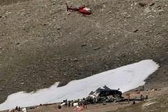 Při zřícení vyhlídkového letadla ve Švýcarsku zahynulo všech dvacet pasažérů