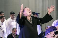 Čhavorenge, dětský romský sbor (vede Ida Kelarová) s Českou filharmonií na týdenní cestě po Rumunsku, koncert