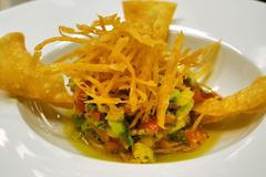 Jak si poradit s avokádem? Udělejte si guacamole s domácími tortilla chipsy