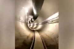 Musk ukázal tunel pod Los Angeles. Prožene se v něm kapsle systému hyperloop?