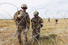 Američtí vojáci se na hranici s Mexikem připravují na příchod karavan migrantů