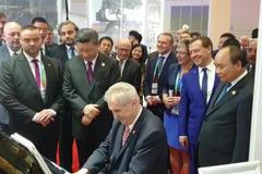 Miloš Zeman zahrál Si Ťin-pchingovi na piano