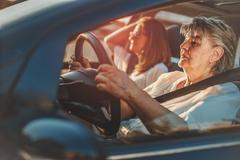 Seniorka za volantem