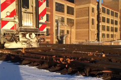 V Chicagu zapálili pod kolejemi plynové grily. Brání zamrznutí výhybek