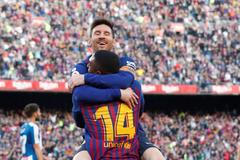 Messi a Malcom slaví branku Barcelony