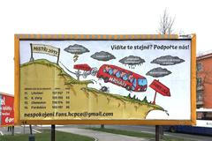 Billboard, který nechali vylepit nespokojení fanoušci Pardubic před baráží 2019
