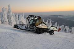 Sníh, kam jen oko dohlédne. Projeli jsme se s rolbařem na sjezdovce v Rokytnici nad Jizerou