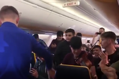 Studenti hudby rozjeli koncert na letadle Ryanair