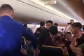 Studenti hudby rozjeli koncert na letadle Ryanair